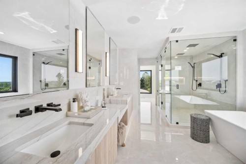 120 13 Street Ne, Calgary, AB - Indoor Photo Showing Bathroom