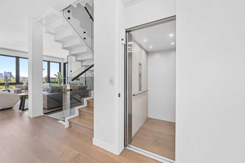 120 13 Street Ne, Calgary, AB - Indoor Photo Showing Other Room