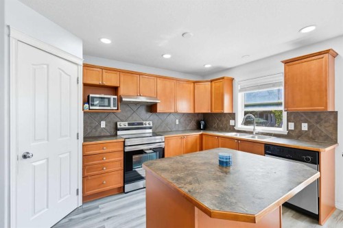 129 Luxstone Green Sw, Airdrie, AB - Indoor Photo Showing Kitchen With Stainless Steel Kitchen