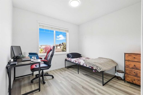 129 Luxstone Green Sw, Airdrie, AB - Indoor Photo Showing Bedroom