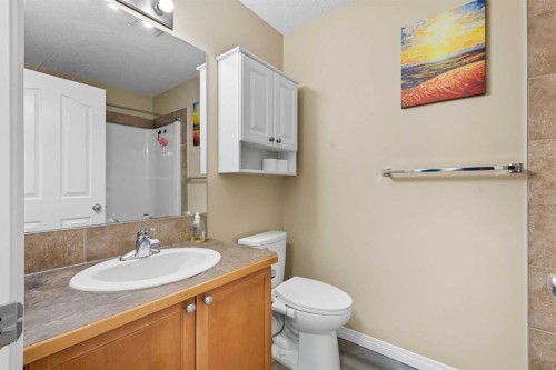 129 Luxstone Green Sw, Airdrie, AB - Indoor Photo Showing Bathroom