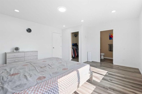 129 Luxstone Green Sw, Airdrie, AB - Indoor Photo Showing Bedroom