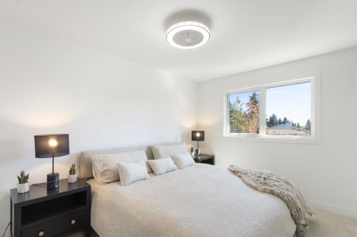 472 Cedarille Crescent Sw, Calgary, AB - Indoor Photo Showing Bedroom