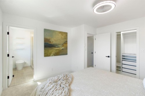 472 Cedarille Crescent Sw, Calgary, AB - Indoor Photo Showing Bedroom