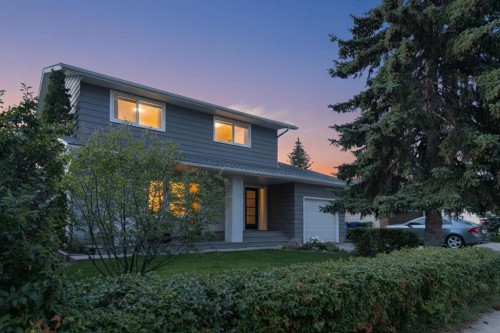 472 Cedarille Crescent Sw, Calgary, AB - Outdoor