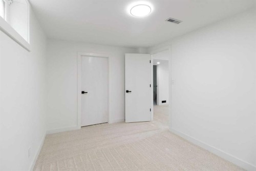 472 Cedarille Crescent Sw, Calgary, AB - Indoor Photo Showing Other Room