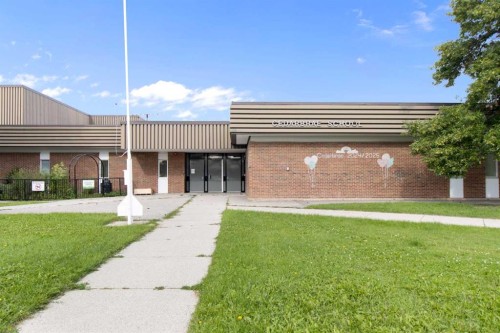 472 Cedarille Crescent Sw, Calgary, AB - Outdoor