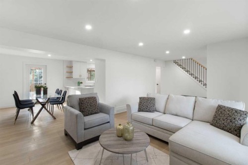472 Cedarille Crescent Sw, Calgary, AB - Indoor Photo Showing Living Room