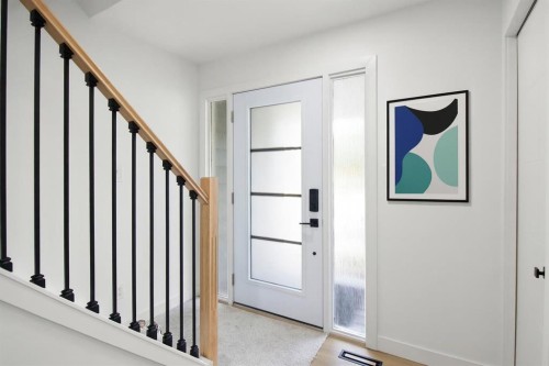 472 Cedarille Crescent Sw, Calgary, AB - Indoor Photo Showing Other Room