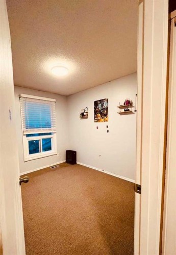5625 Templehill Road Ne, Calgary, AB - Indoor Photo Showing Other Room