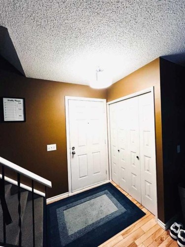 5625 Templehill Road Ne, Calgary, AB - Indoor Photo Showing Other Room