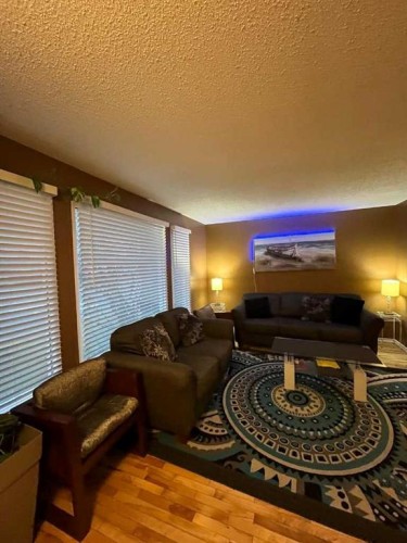 5625 Templehill Road Ne, Calgary, AB - Indoor Photo Showing Living Room