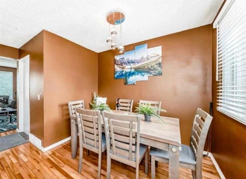 5625 Templehill Road Ne, Calgary, AB - Indoor Photo Showing Dining Room