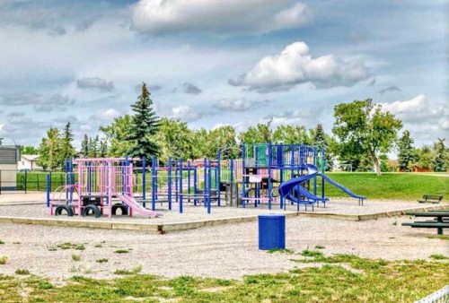 5625 Templehill Road Ne, Calgary, AB - Outdoor