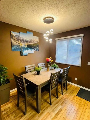 5625 Templehill Road Ne, Calgary, AB - Indoor Photo Showing Dining Room