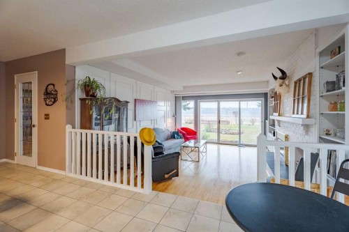 2427 Deer Side Drive, Calgary, AB - Indoor Photo Showing Other Room