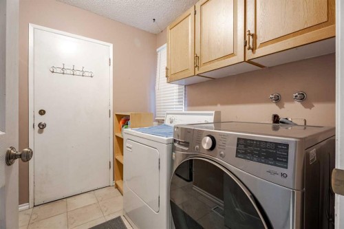 2427 Deer Side Drive, Calgary, AB - Indoor Photo Showing Laundry Room