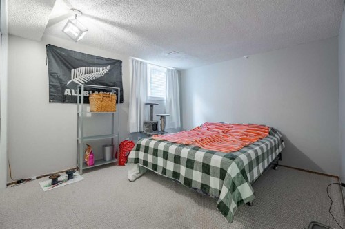 2427 Deer Side Drive, Calgary, AB - Indoor Photo Showing Bedroom