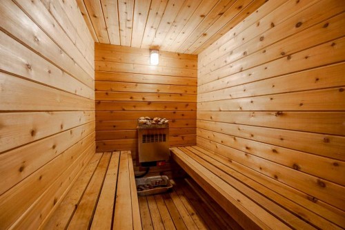 2427 Deer Side Drive, Calgary, AB - Indoor Photo Showing Other Room