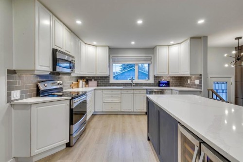 1324 Lake Sylvan Drive Se, Calgary, AB - Indoor Photo Showing Kitchen With Upgraded Kitchen