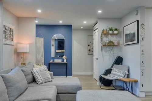 1324 Lake Sylvan Drive Se, Calgary, AB - Indoor Photo Showing Living Room