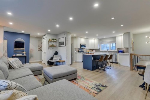 1324 Lake Sylvan Drive Se, Calgary, AB - Indoor Photo Showing Living Room
