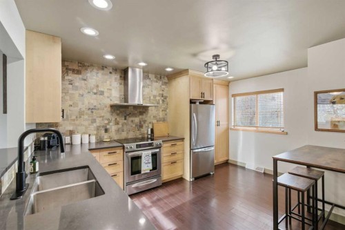 535 30 Avenue Nw, Calgary, AB - Indoor Photo Showing Kitchen With Double Sink With Upgraded Kitchen