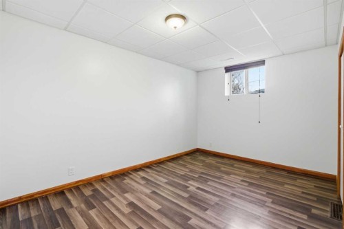 535 30 Avenue Nw, Calgary, AB - Indoor Photo Showing Other Room