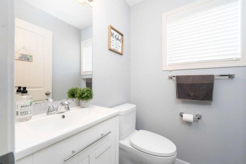 3-41 Hunters Gate, Okotoks, AB - Indoor Photo Showing Bathroom
