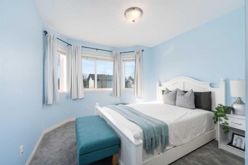 3-41 Hunters Gate, Okotoks, AB - Indoor Photo Showing Bedroom