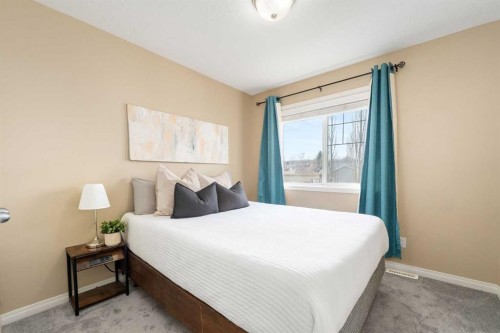 3-41 Hunters Gate, Okotoks, AB - Indoor Photo Showing Bedroom