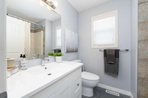 3-41 Hunters Gate, Okotoks, AB - Indoor Photo Showing Bathroom