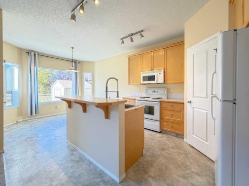 21 Panamount Hill Nw, Calgary, AB - Indoor Photo Showing Kitchen
