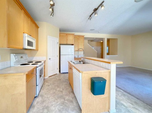 21 Panamount Hill Nw, Calgary, AB - Indoor Photo Showing Kitchen With Double Sink