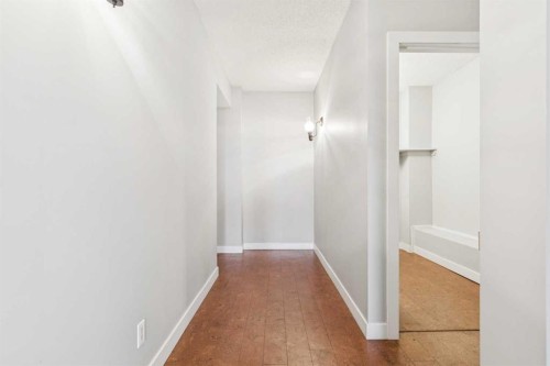 2D-215 2 Street Ne, Calgary, AB - Indoor Photo Showing Other Room
