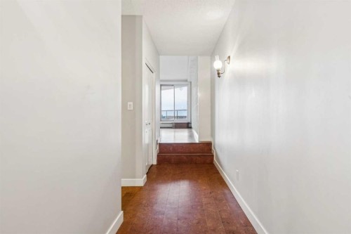 2D-215 2 Street Ne, Calgary, AB - Indoor Photo Showing Other Room
