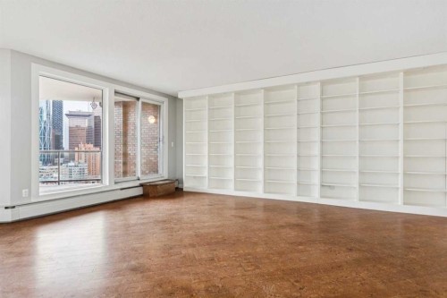 2D-215 2 Street Ne, Calgary, AB - Indoor Photo Showing Other Room