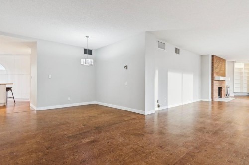 2D-215 2 Street Ne, Calgary, AB - Indoor Photo Showing Other Room