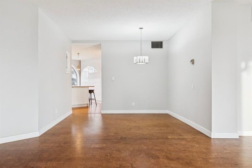 2D-215 2 Street Ne, Calgary, AB - Indoor Photo Showing Other Room