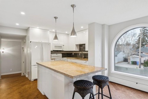 2D-215 2 Street Ne, Calgary, AB - Indoor Photo Showing Kitchen