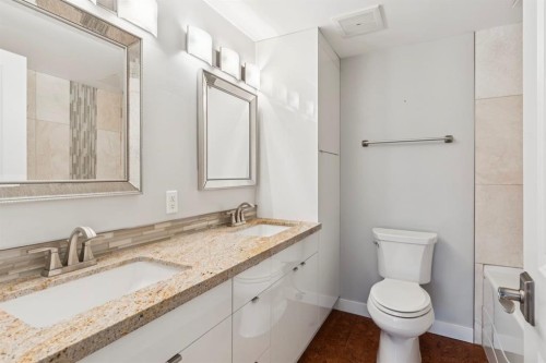 2D-215 2 Street Ne, Calgary, AB - Indoor Photo Showing Bathroom