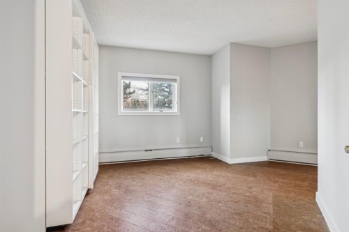 2D-215 2 Street Ne, Calgary, AB - Indoor Photo Showing Other Room