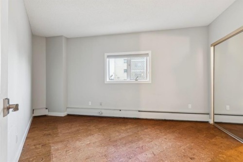 2D-215 2 Street Ne, Calgary, AB - Indoor Photo Showing Other Room