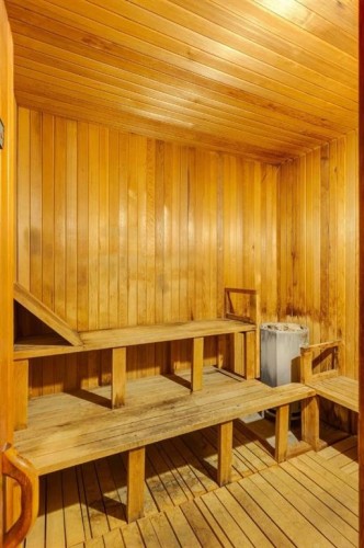 2D-215 2 Street Ne, Calgary, AB - Indoor Photo Showing Other Room