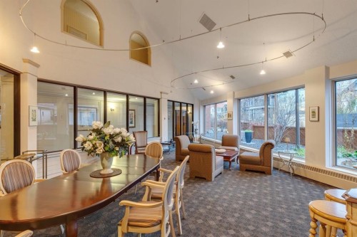2D-215 2 Street Ne, Calgary, AB - Indoor Photo Showing Dining Room