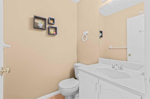 265 Fresno Place Ne, Calgary, AB - Indoor Photo Showing Bathroom
