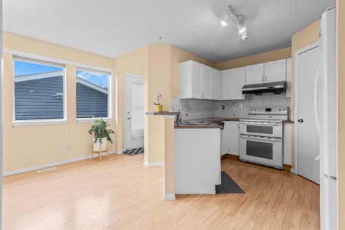 265 Fresno Place Ne, Calgary, AB - Indoor Photo Showing Kitchen