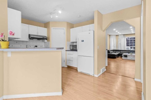 265 Fresno Place Ne, Calgary, AB - Indoor Photo Showing Kitchen