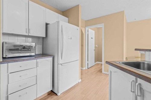 265 Fresno Place Ne, Calgary, AB - Indoor Photo Showing Kitchen