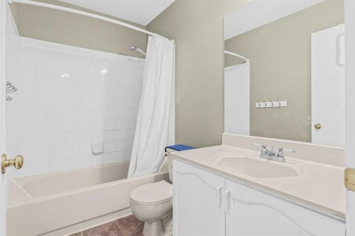 265 Fresno Place Ne, Calgary, AB - Indoor Photo Showing Bathroom